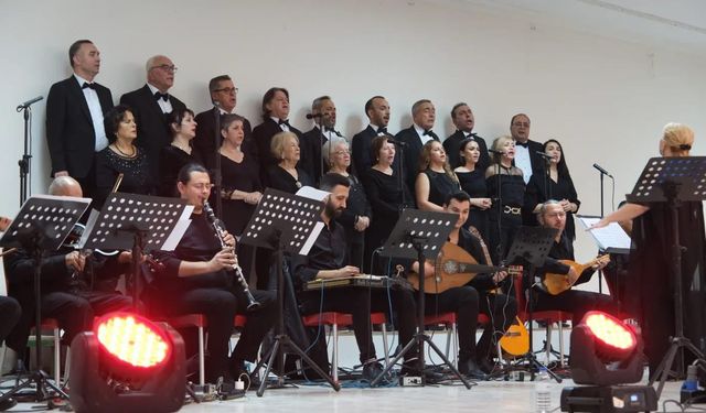 Manisa'da  Atatürk’ün sevdiği şarkılar yankılandı