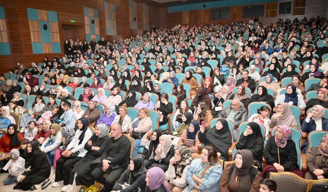 Kriz dönemlerinde aile olabilmenin yolları Esenyurt'ta konuşuldu