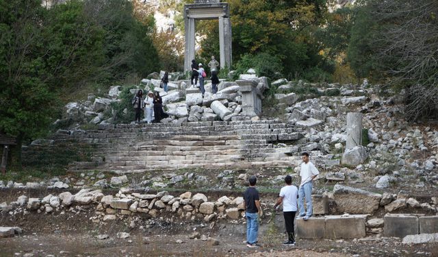 Termessos’ta ilk kazılarda dans eden kadınlar mezarı bulundu