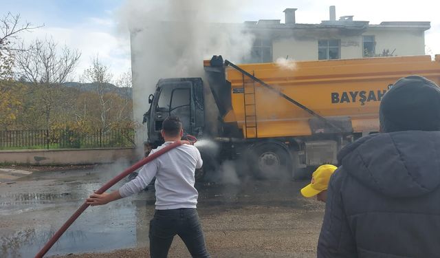 Bursa'da hafriyat kamyonu alev alev yandı