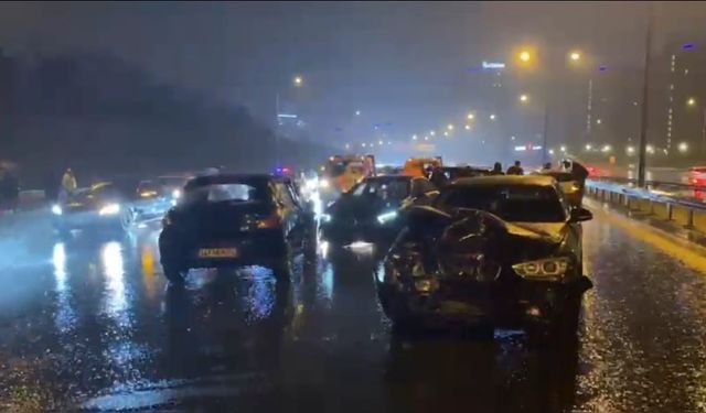 Eyüpsultan’da zincirleme kaza: 7 araç birbirine girdi, 2 kişi yaralandı