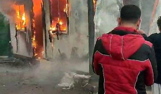 Adıyaman'da alev alan konteyner kullanılamaz hale geldi