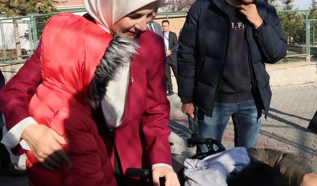 Göktaş, devlet korumasındaki engelli çocuğu ziyaret etti