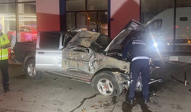 Aydın’da trafik kazası: Araçlar savruldu, sürücüler sıkıştı