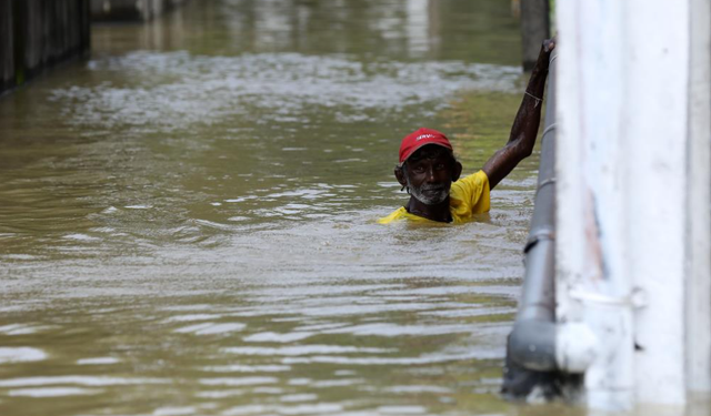 Güney Asya’daki sel ve kasırgada can kaybı 1.100’ü aştı!