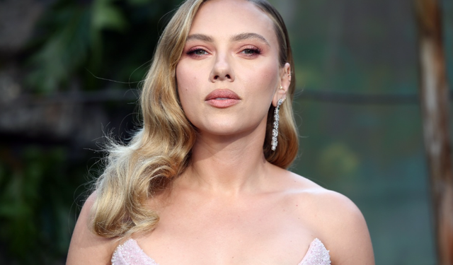 Johansson’dan yönetmen Woody Allen’a destek