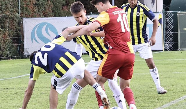 Fenerbahçe–Galatasaray U19 maçı sonrası saha karıştı