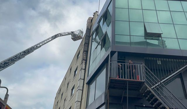 Gebze'de restoran yangını otelde paniğe neden oldu