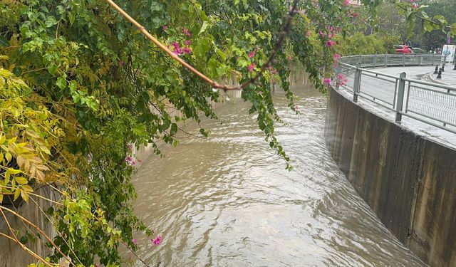 Marmaris’te sağanak yağış: 24 saatte 60 kilo yağış