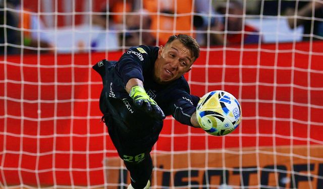 Muslera 2 penaltı kurtardı, Estudiantes şampiyon