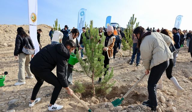 Niğde’de Dünya Toprak Günü’nde bal ormanı kuruldu
