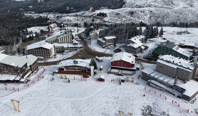Uludağ’da kar 8 santimetreye ulaştı: Turist yoğunluğu başladı