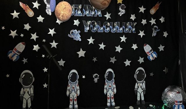 Bebek Kütüphanesinde minikler uzayla tanıştı