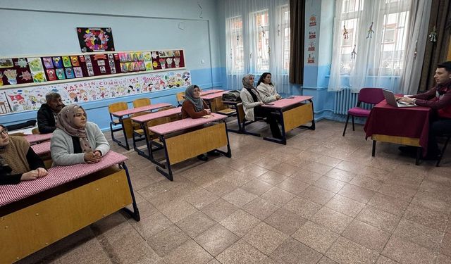 Kütahya’da okul personeline hijyen eğitimi