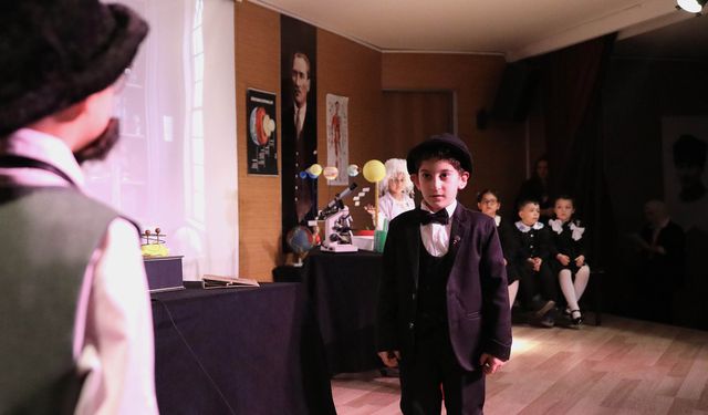 Keçiören’de miniklerden “Bilimin Işığında” tiyatro gösterisi