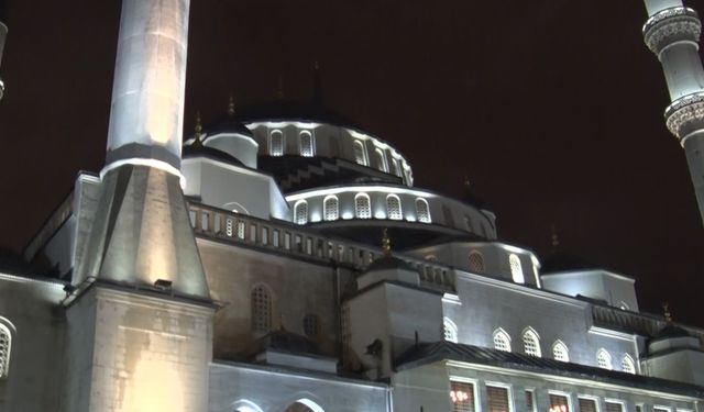 Ankara'da Ramazan başladı, ilk teravihte yoğunluk yaşandı