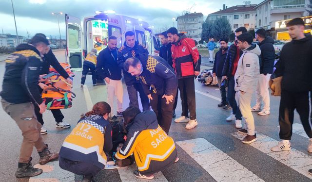 Sincan’da motokurye kazası: Işıklarda yere savruldu