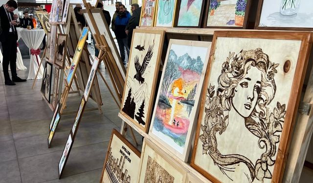 'Sanatla Değişen Hayatlar' Ayvacık’ta sergilendi