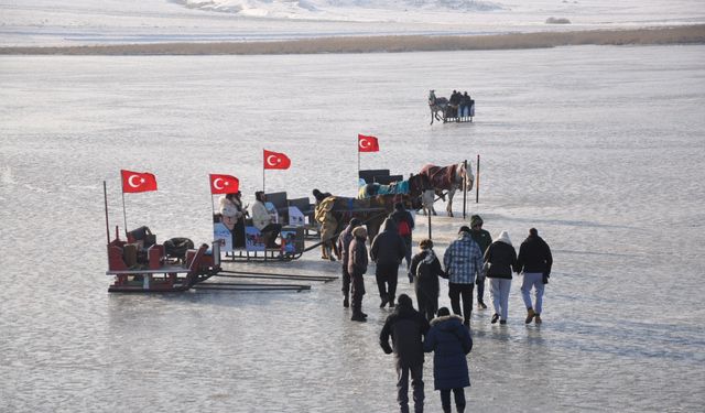 Çıldır Gölü'nde buz şenliği: Dans, spor ve müzik bir arada