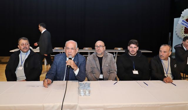 Kamyoncular Odası’nda Metin Özel yeniden başkan seçildi