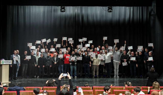 Çankaya’da AÇEV iş birliğiyle 60 baba sertifikasını aldı
