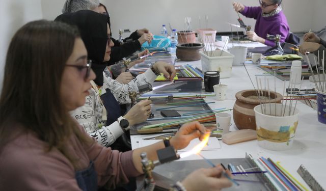 Yaşar Kemal Merkezi’nde cam atölyesi