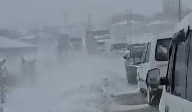 Kahramanmaraş’ta kar nedeniyle yol ulaşıma kapandı