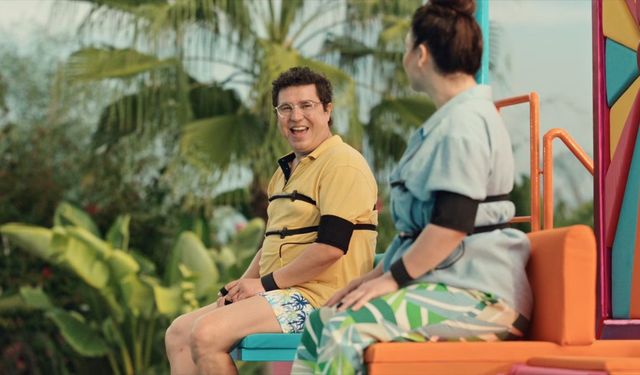 Mutluyuz mu? sinemaseverlerle buluştu: İşte konusu ve kadrosu!