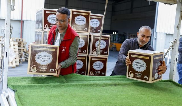 Mersin'de Ramazan Dayanışma Paketleri 13 ilçede dağıtılıyor