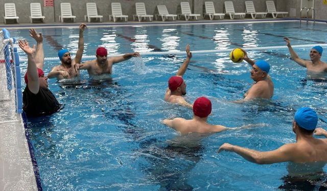 Sincan’da kurumlar arası su topu heyecanı