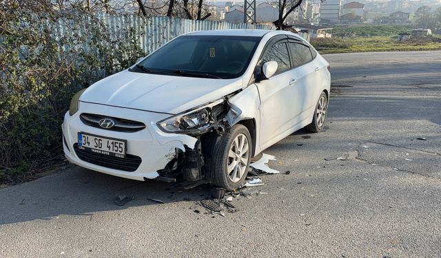 Arnavutköy’de başıboş at kazaya yol açtı: 2 araç zarar gördü