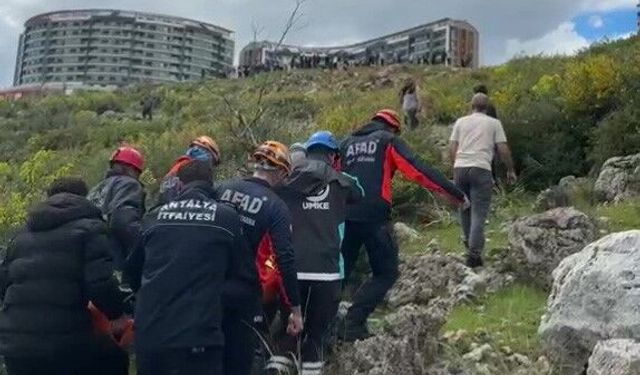 Kayalıklardan düşen kadın ekiplerin müdahalesiyle kurtarıldı