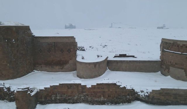 UNESCO Mirası Ani, turist akınına uğradı