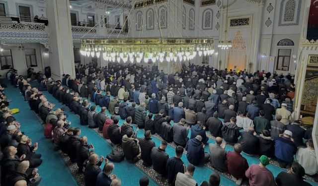 Sincan’da Kadir Gecesi dualarla idrak edildi