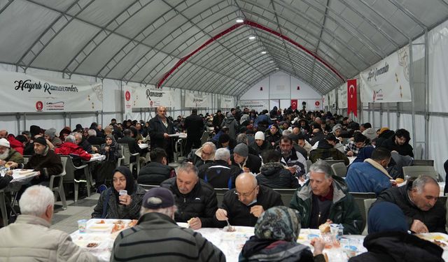 Keçiören’de 450 bin kişi aynı iftar sofrasında buluştu