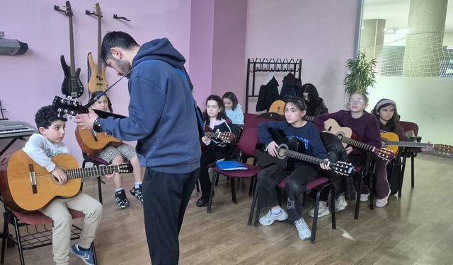 Pursaklar’da her yaşa uygun müzik eğitimi veriliyor