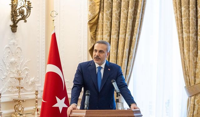 Bakan Fidan Londra’da Türk vatandaşlarıyla buluştu