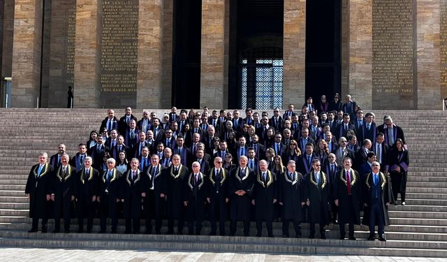 Anayasa Mahkemesi heyetinden Anıtkabir ziyareti