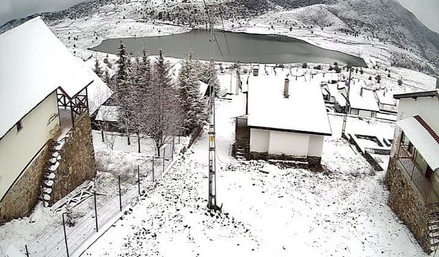 Ankara’nın yüksek kesimlerine kar yağdı