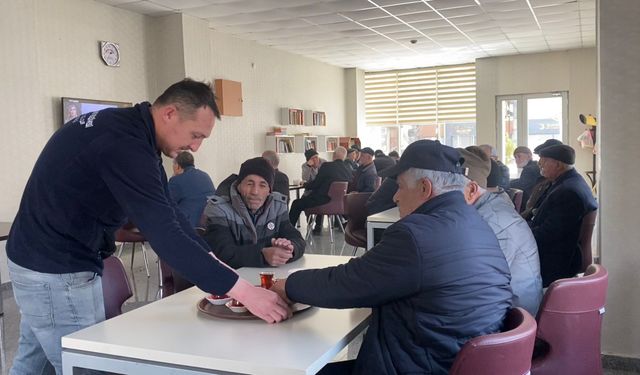 Kızılcahamam’da emeklilere ücretsiz çay desteği