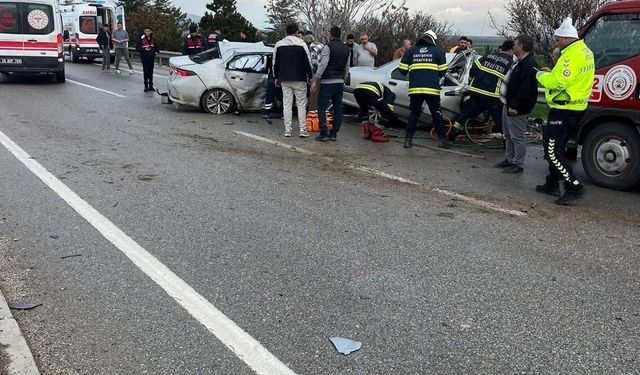 Ankara’da iki otomobil çarpıştı, 4 kişi yaşamını yitirdi