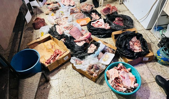 Antalya Serik'teki kasap dükkânında mide bulandıran görüntüler