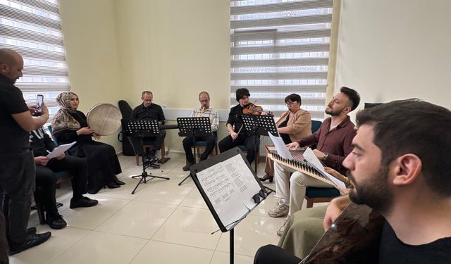 Sincan’da Mevlan Kurtishi konservatuvarda sahne aldı
