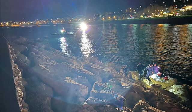 Van Gölü’nde düşen gencin cansız bedenine ulaşıldı