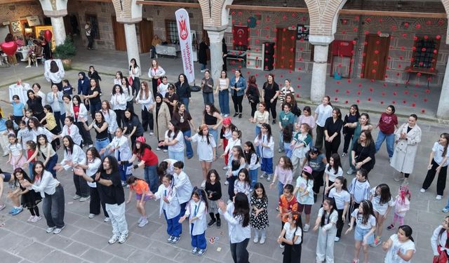 Manisa’da Dünya Dans Günü kutlaması