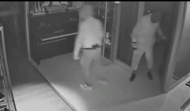 Kasa hırsızları kameraya takıldı, plakada yakalandı
