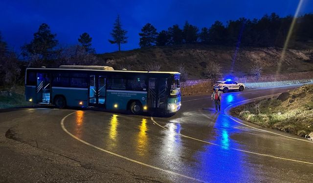 Kayseri'de bir şahıs çaldığı halk otobüsüyle kaza yaptı