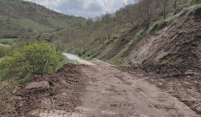 Yedikapı Tabiat Parkı yolunda heyelan sonrası yol açıldı