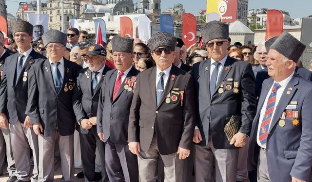 Taksim’de 19 Mayıs töreni düzenlendi