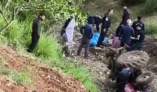 Gaziantep’te direksiyon hâkimiyetini kaybeden traktör devrildi